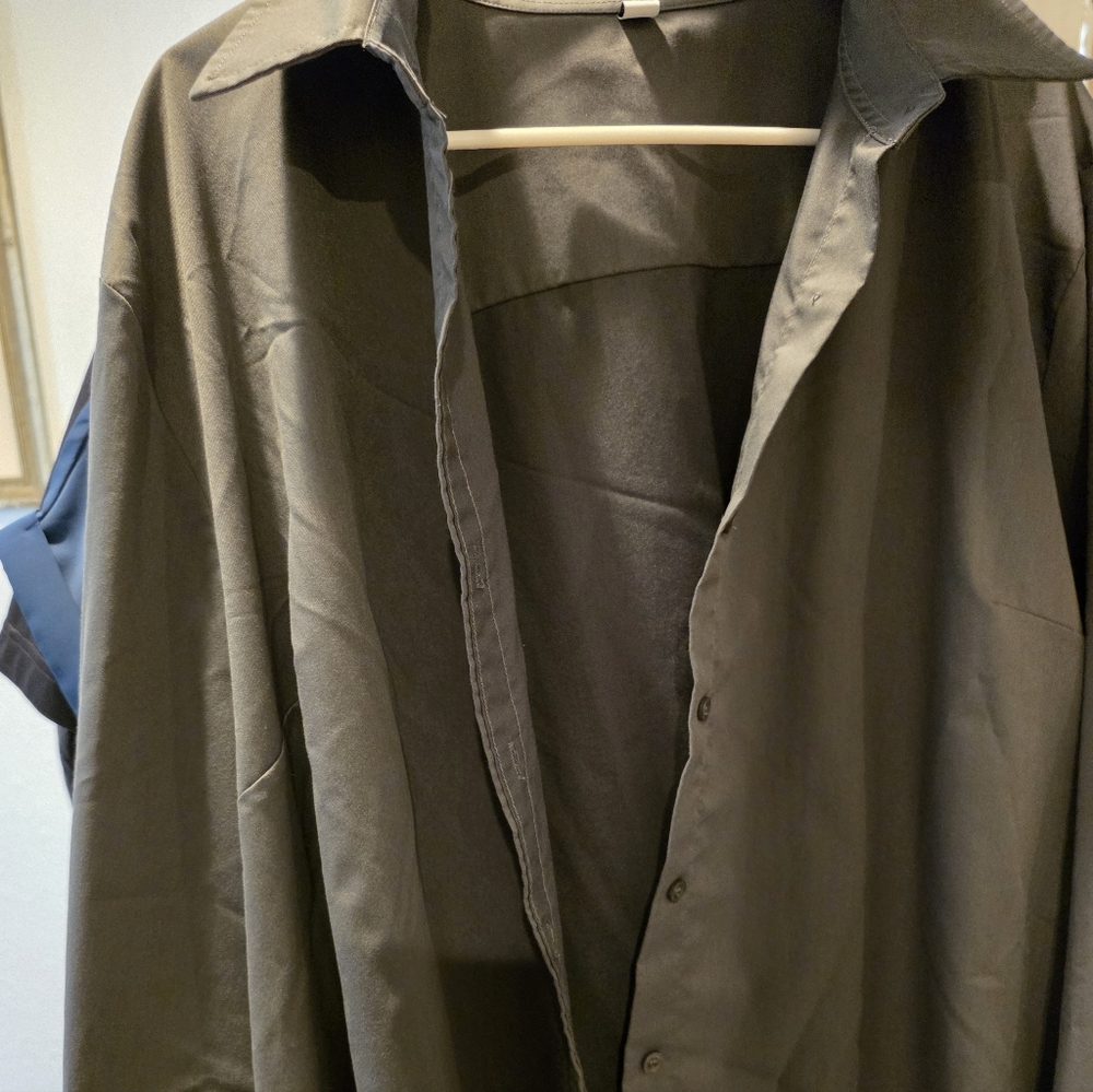 Womens Dark Gray Button-Up Shirt. XXL